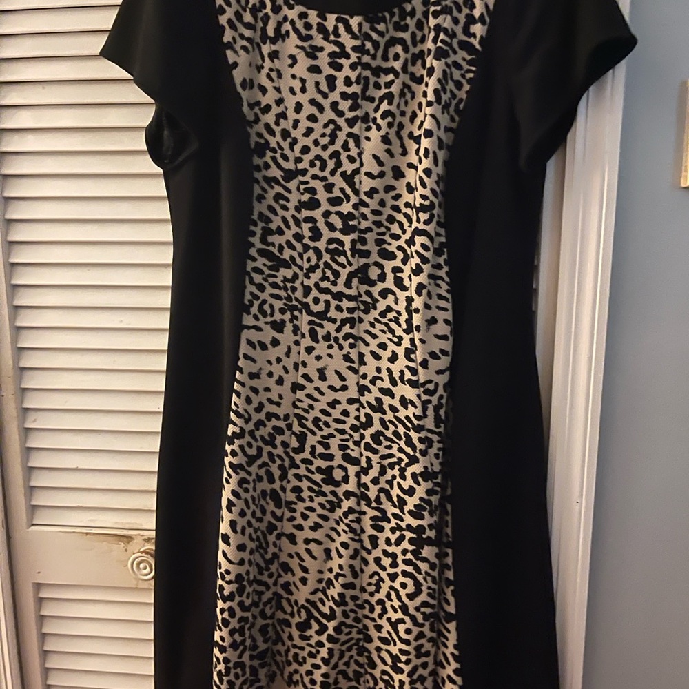 Elegant Black and Tan Leopard Print Dress